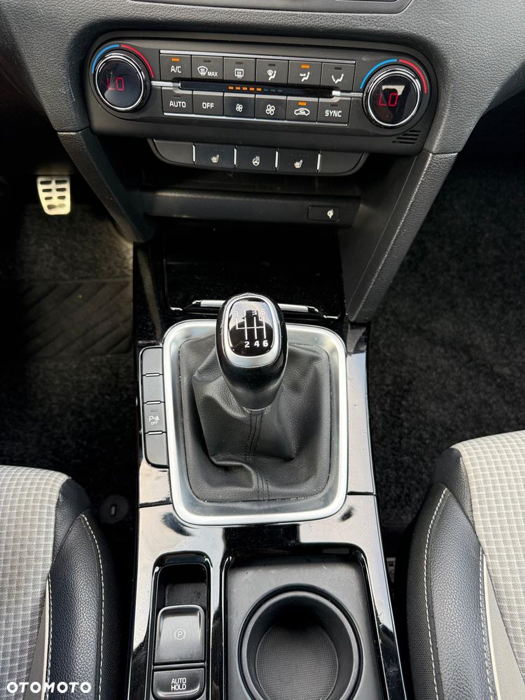 Kia Ceed - 8
