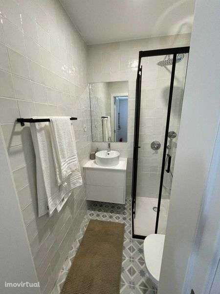 Estúdio com pátio privado no centro de Coimbra - Grande imagem: 5/8