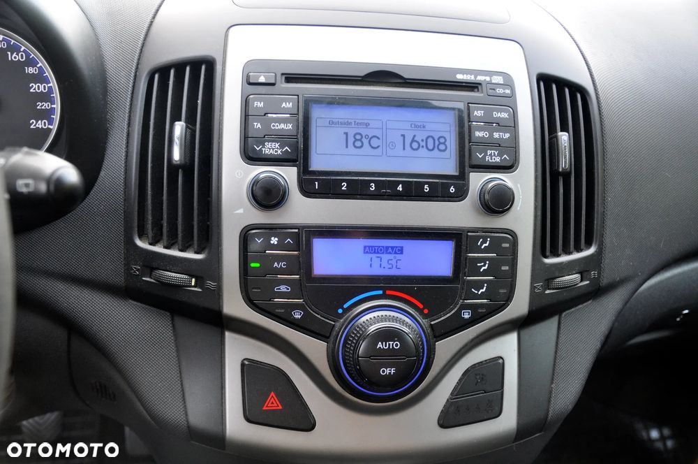 Hyundai i30 1.6 CRDi Comfort EU5 - 10