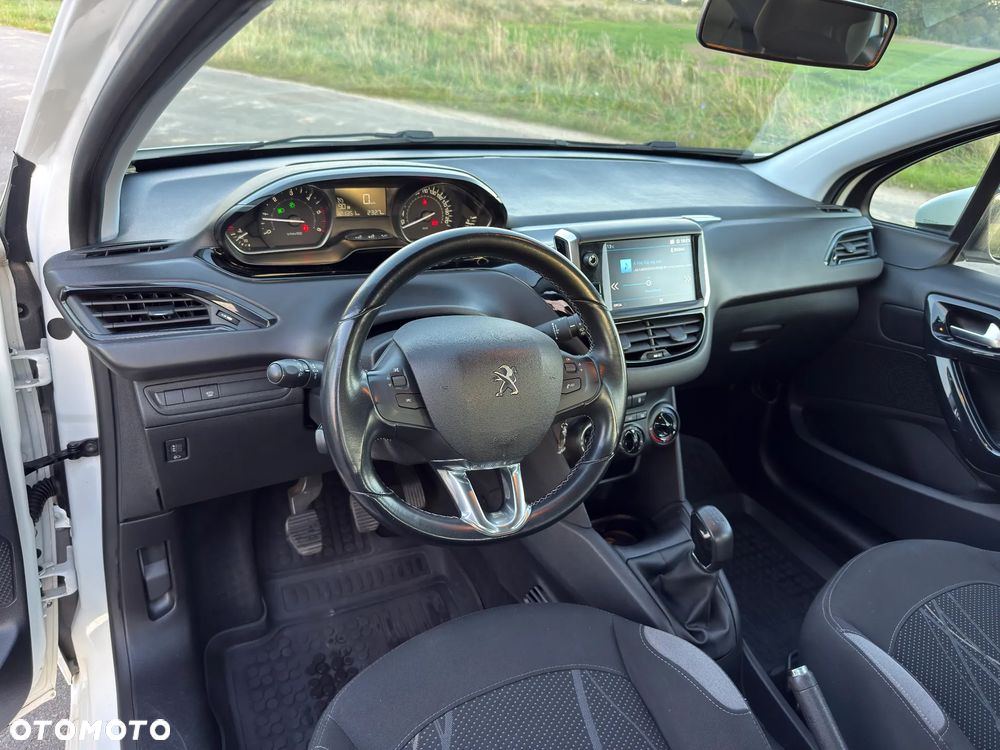 Peugeot 208 - 10