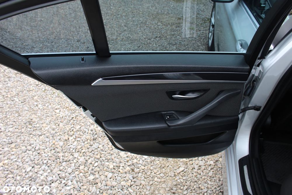 BMW Seria 5 520d - 28