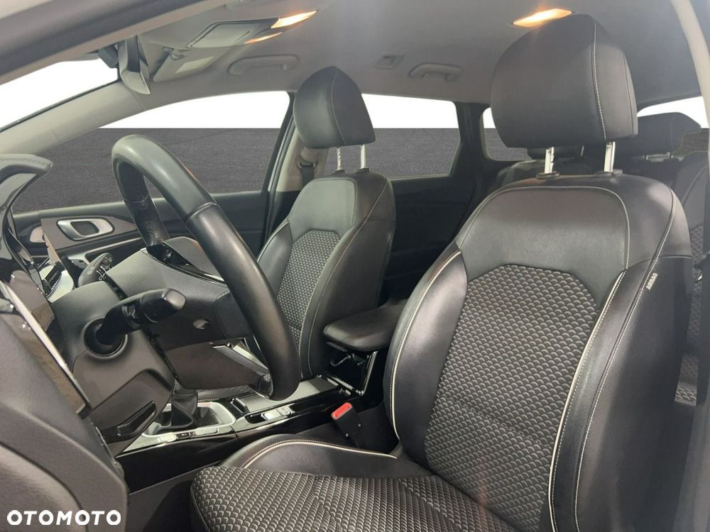 Kia Ceed 1.5 T-GDI Business Line Plus - 11