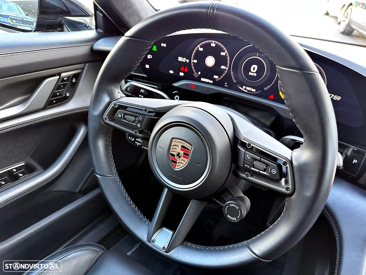 Porsche Taycan Turbo S - 11