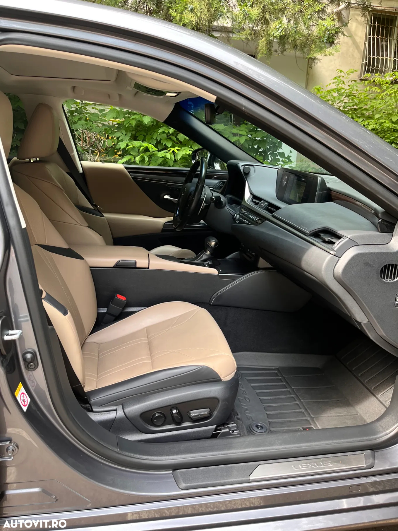 Lexus Seria ES 300h 2.5 TNGA HV 25H- 4X2 CVT Executive - 20