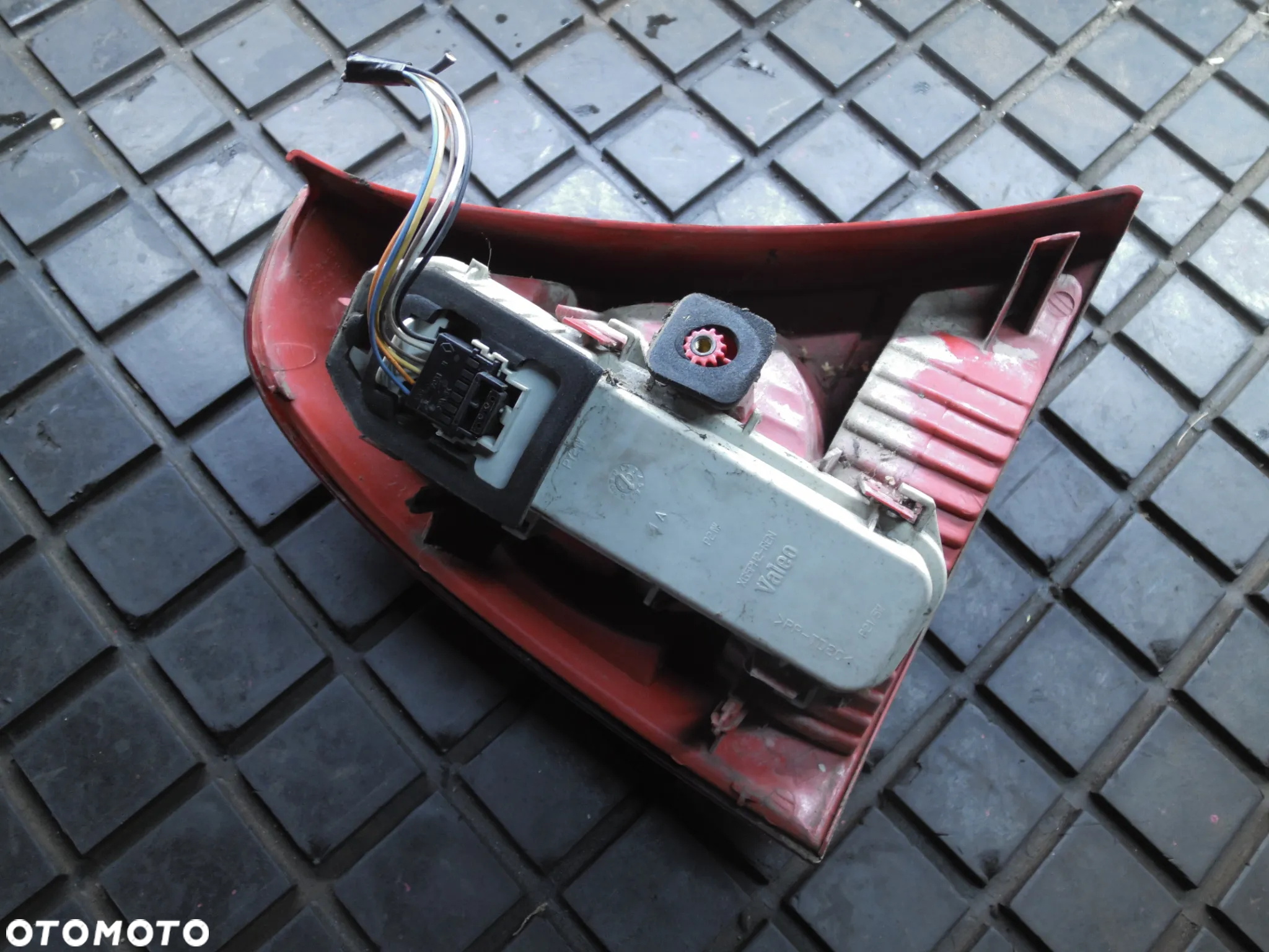 RENAULT CLIO II LIFT LAMPA TYŁ PRAWA + WTYCZKA INSTALACJA WERSJA EUROPEJSKA POSIADAM 2 SZT - 4