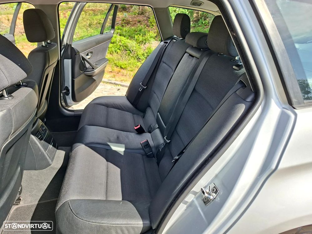 BMW 320 d Sport - 12