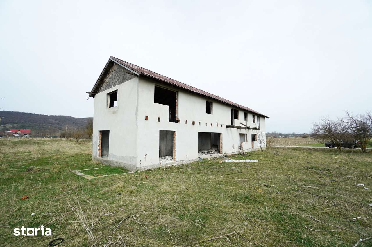Investitie! Imobil in Podul Olt, 332mp si teren 1271mp - Imagine principală: 2/9