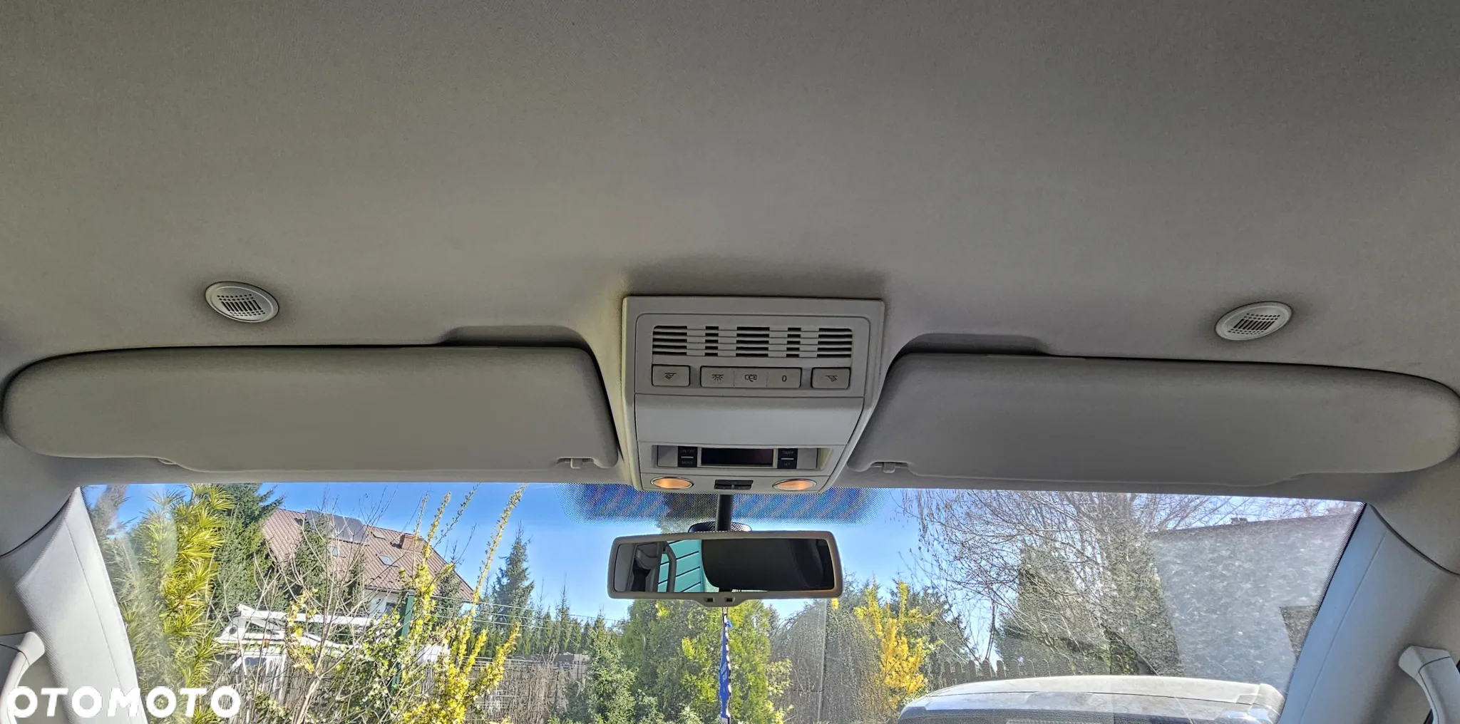 Volkswagen Multivan - 14