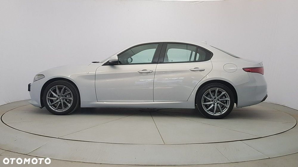 Alfa Romeo Giulia - 8