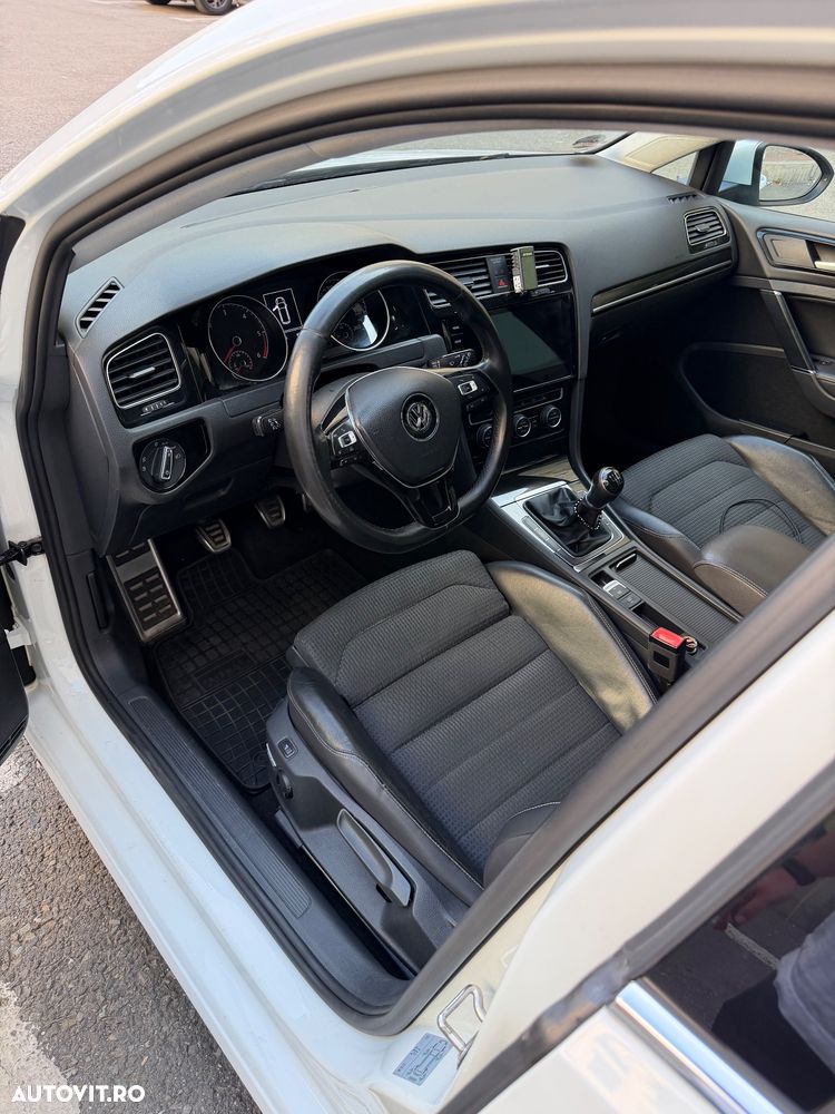 Volkswagen Golf - 11