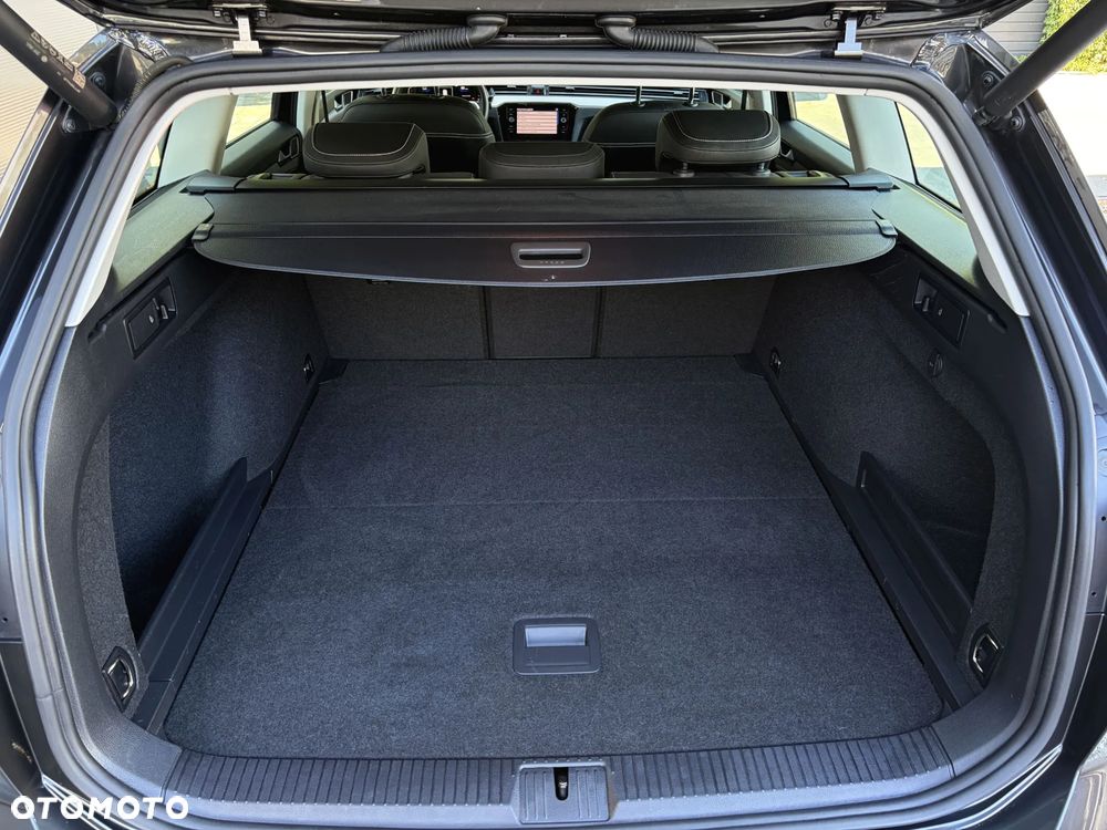 Volkswagen Passat - 36