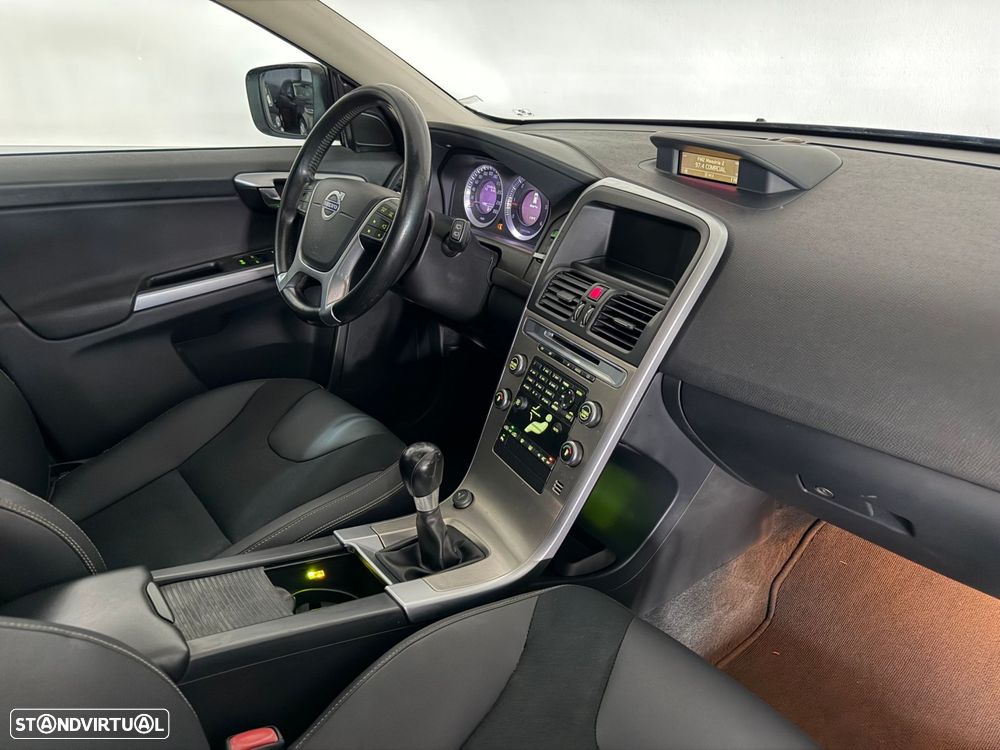 Volvo XC 60 2.0 D3 Drive Momentum - 24