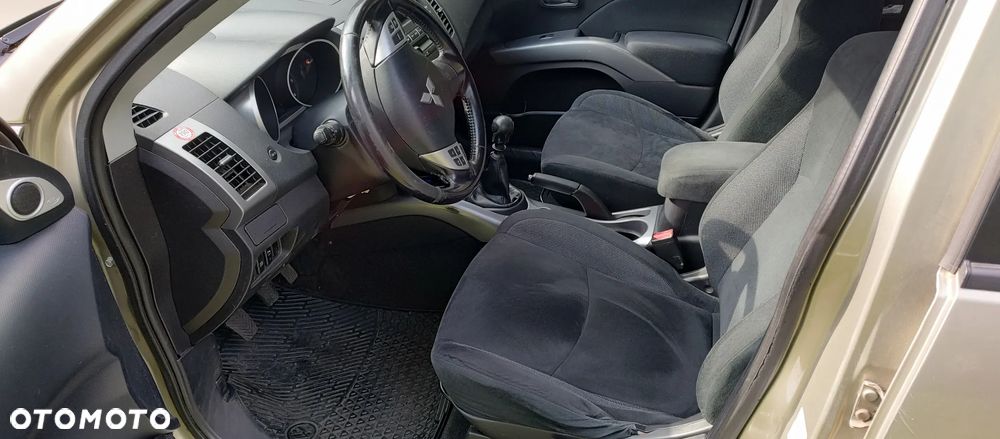 Mitsubishi Outlander 2.2 DI-D 4WD Invite - 24