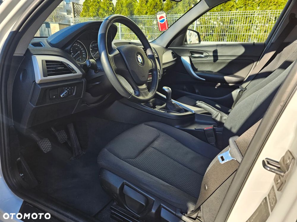 BMW Seria 1 116i - 23