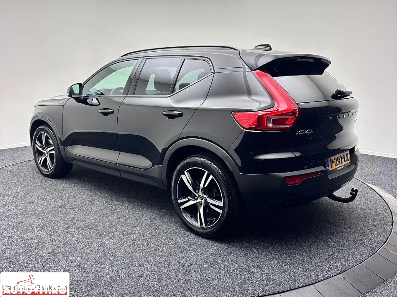 Volvo XC 40 B4 AT8 Mild Hybrid R-Design - 2