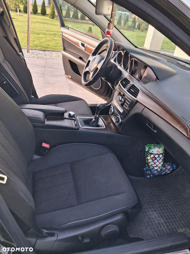 Mercedes-Benz Klasa C 220 CDI BlueEff Edition Avantgarde - 7