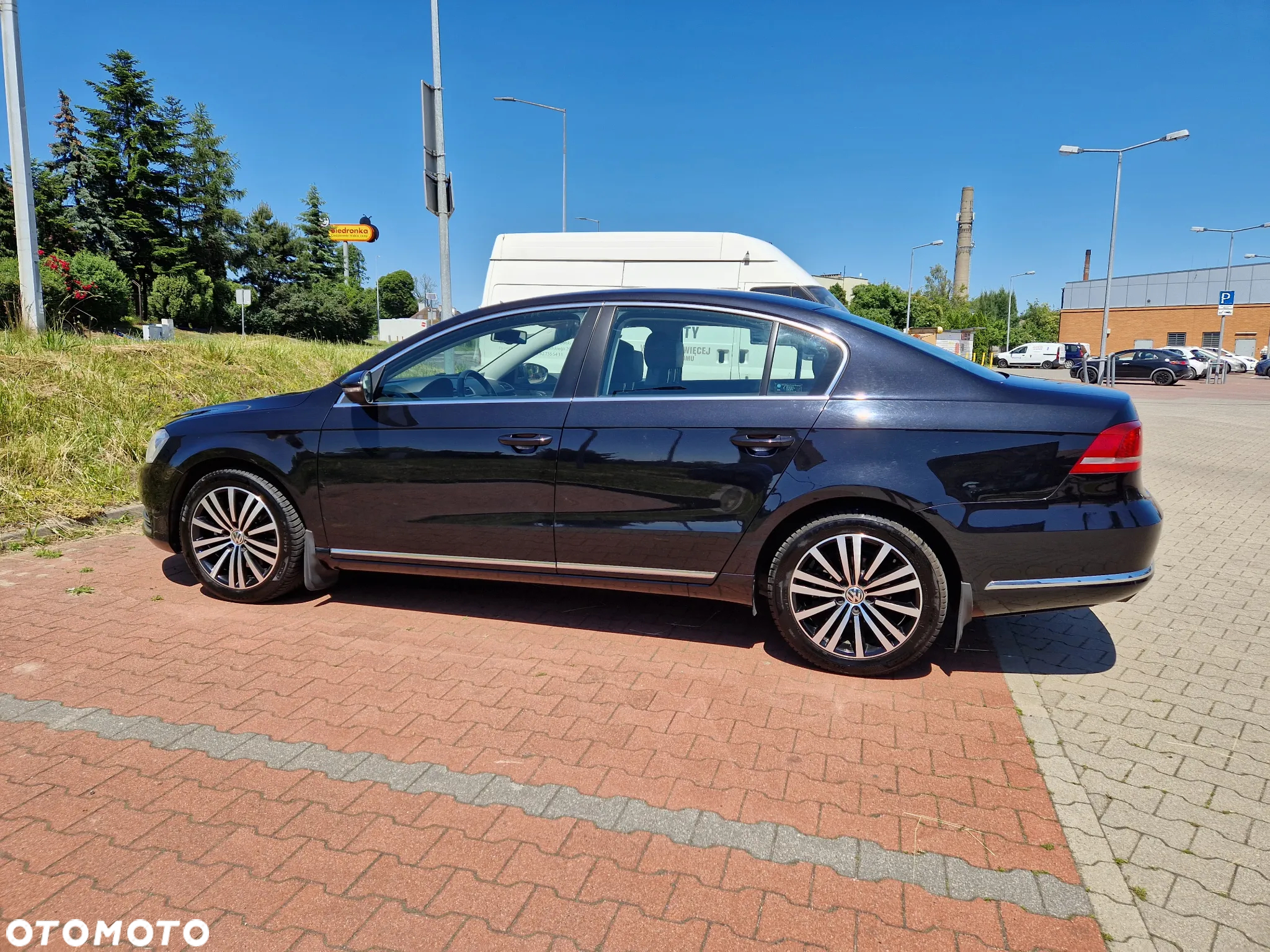 Volkswagen Passat - 11