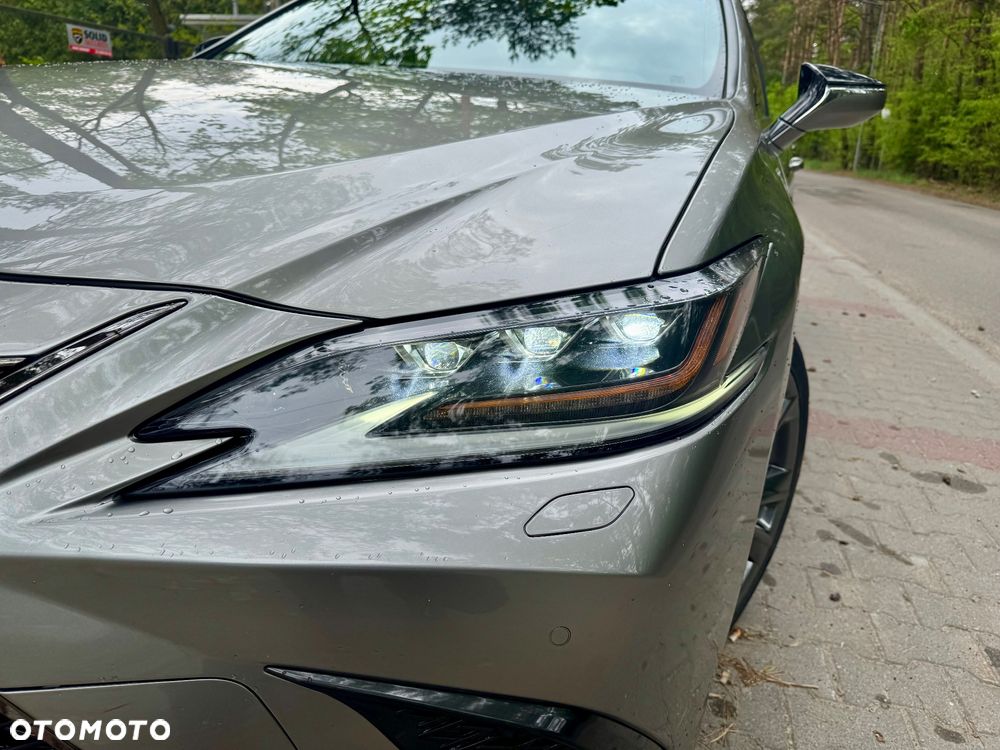 Lexus ES 300h F Sport - 6