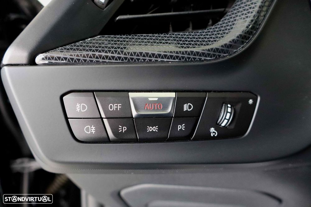 BMW 116 d Pack Desportivo M - 13