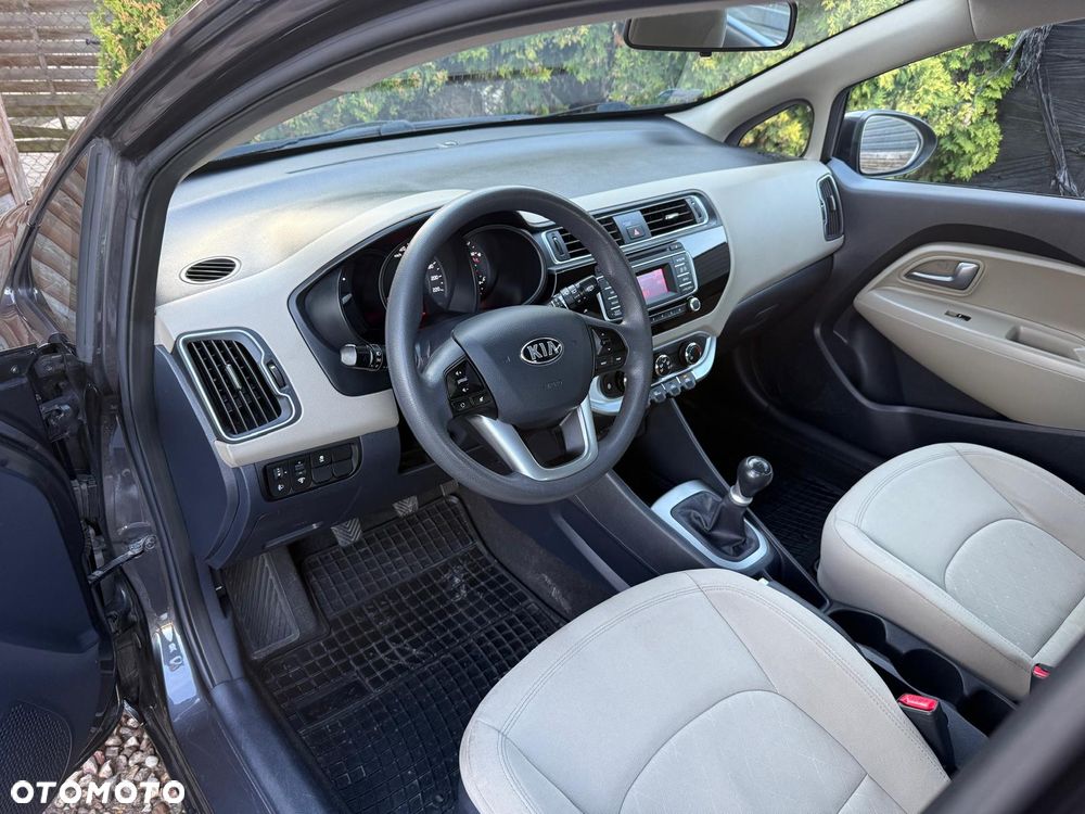Kia Rio 1.2 M - 10