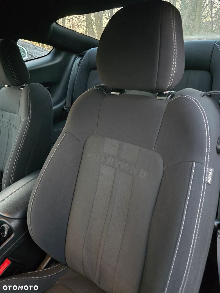 Ford Mustang - 4