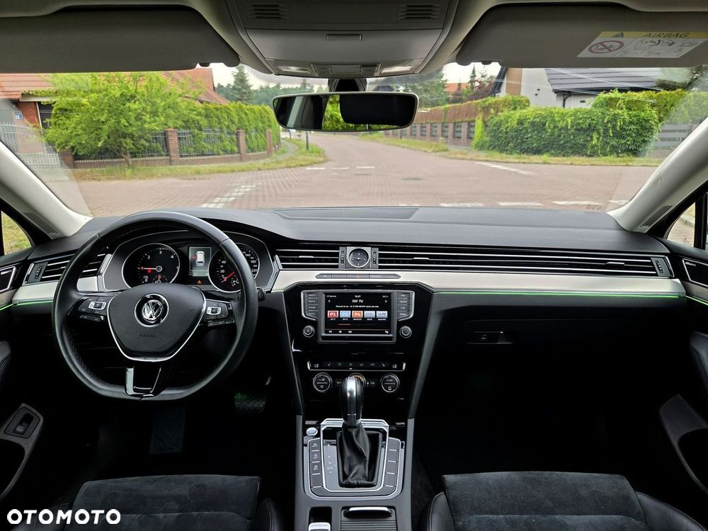Volkswagen Passat Variant 2.0 TDI SCR 4Motion DSG Elegance - 13