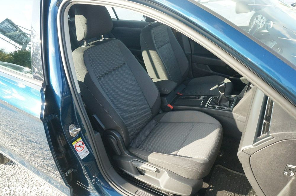 Volkswagen Passat - 30