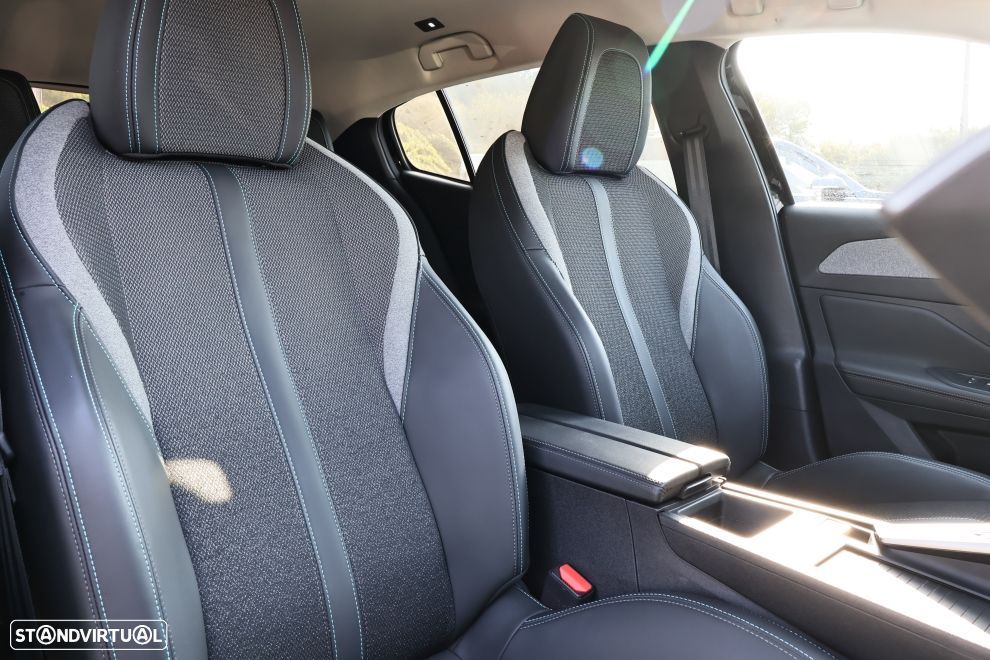 Peugeot 408 1.2 Hybrid Allure e-DCS6 - 14