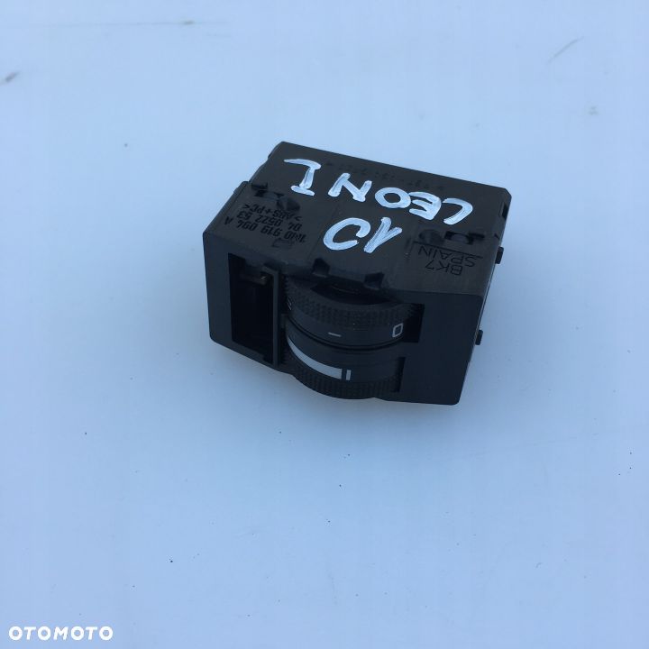 PRZEŁĄCZNIK REGULACJI ŚWIATEŁ SEAT LEON 1M0919094A - 2