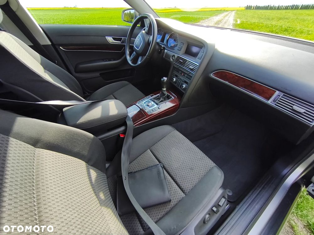 Audi A6 Limousine 2.4 - 8