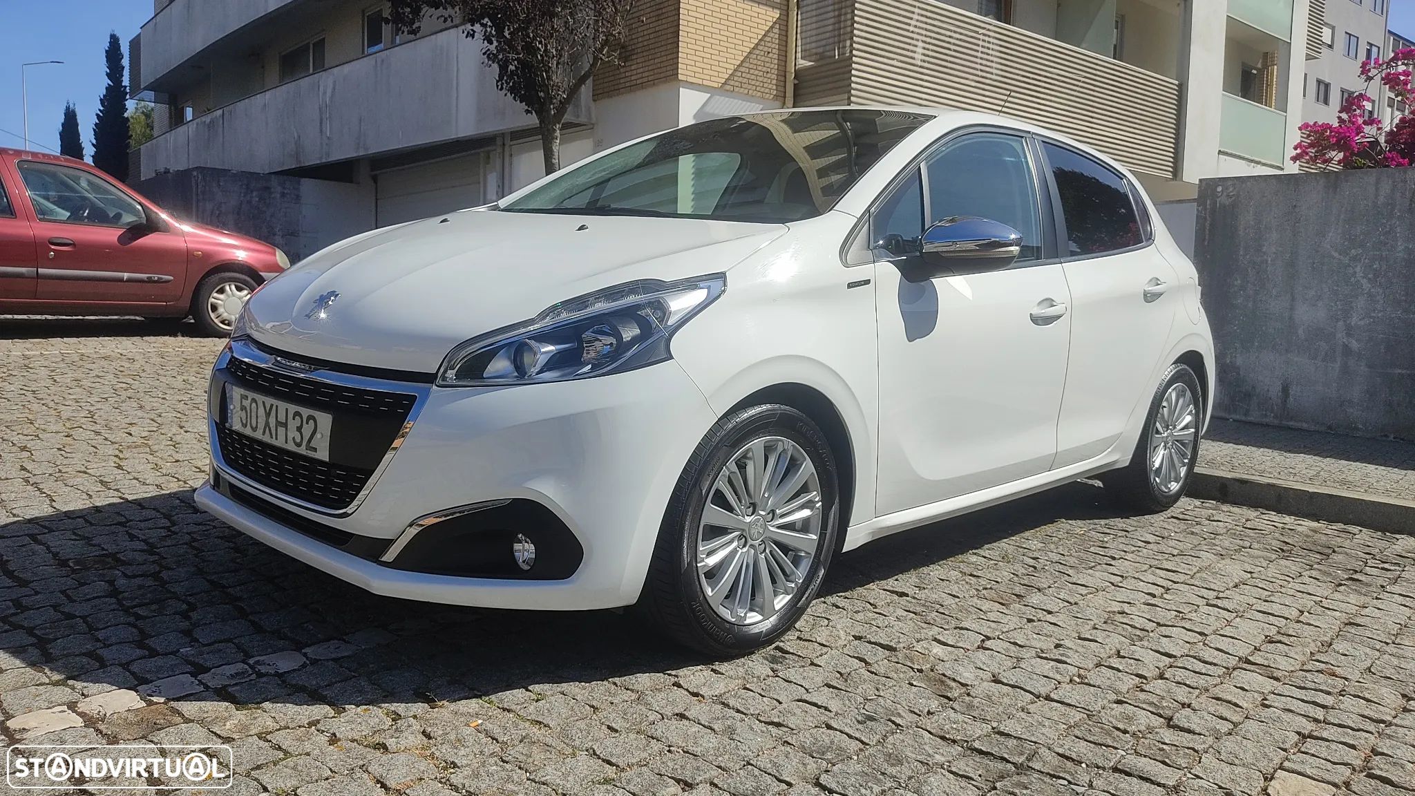 Peugeot 208 1.2 PureTech Signature - 1