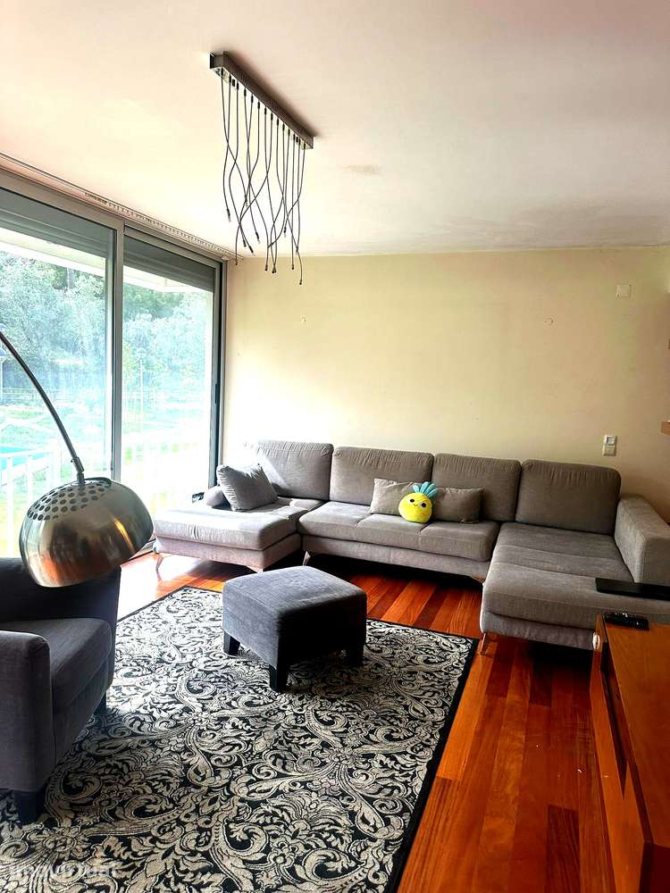Moradia T4 Caneças | Condomínio Privado com Piscina | Rua Tranquila - Grande imagem: 4/23