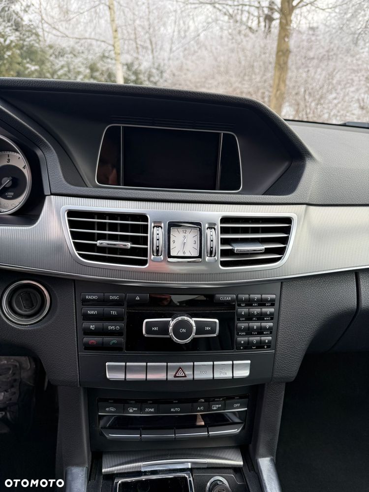 Mercedes-Benz Klasa E 300 BlueTEC 7G-TRONIC - 23