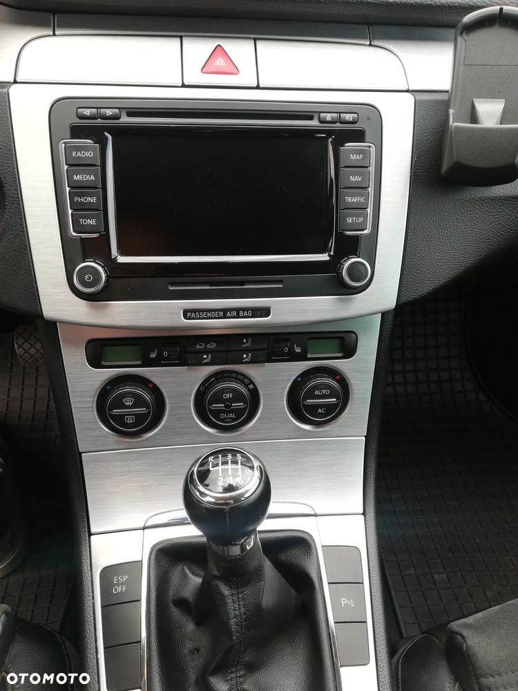 Volkswagen Passat 2.0 TDI Highline - 24