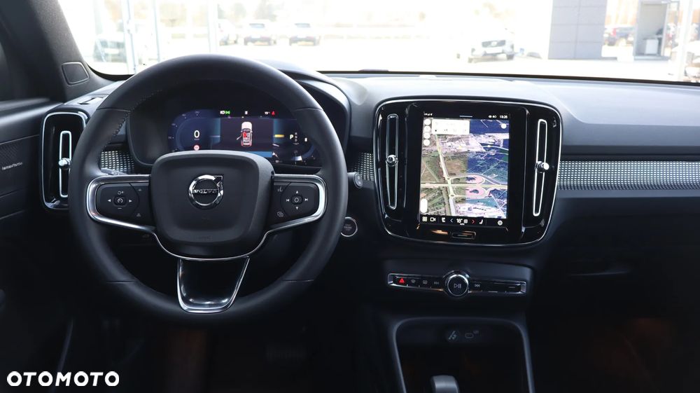 Volvo XC 40 B4 Plus Black Edition - 12