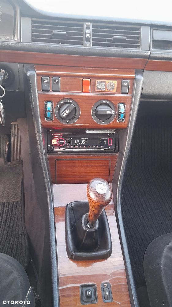 Mercedes-Benz W124 (1984-1993) - 18