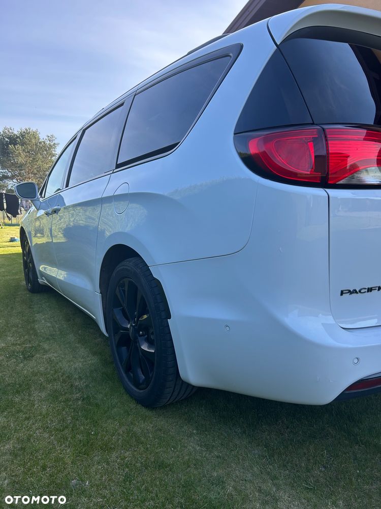 Chrysler Pacifica - 6