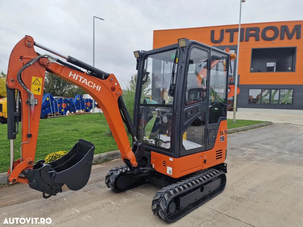 Hitachi ZX19, Masa operat 2tone, 2019, 1.596h, LAMA, CUPLA RAPIDA+3 CUPE, Senile extensibile, latime strans 0,98m, Inst picon, cabina, radio, senile 80% ok, STARE FOARTE BUNA, posibilitate leasing 4 ani, rata lunara 2.000 lei-PROMOTIE-17.900EUR+Tva - 1