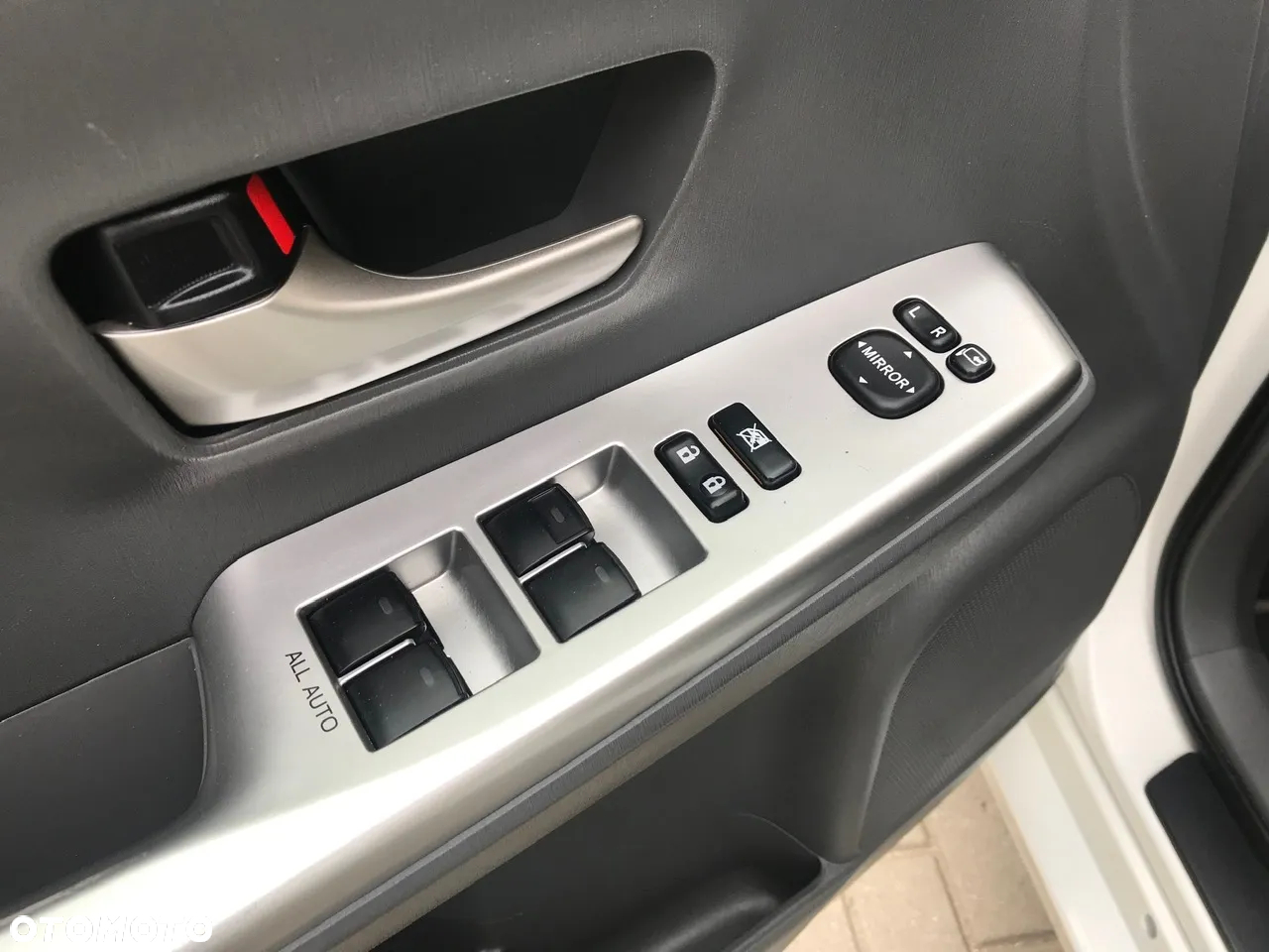 Toyota Prius+ 1.8 HSD Premium - 34