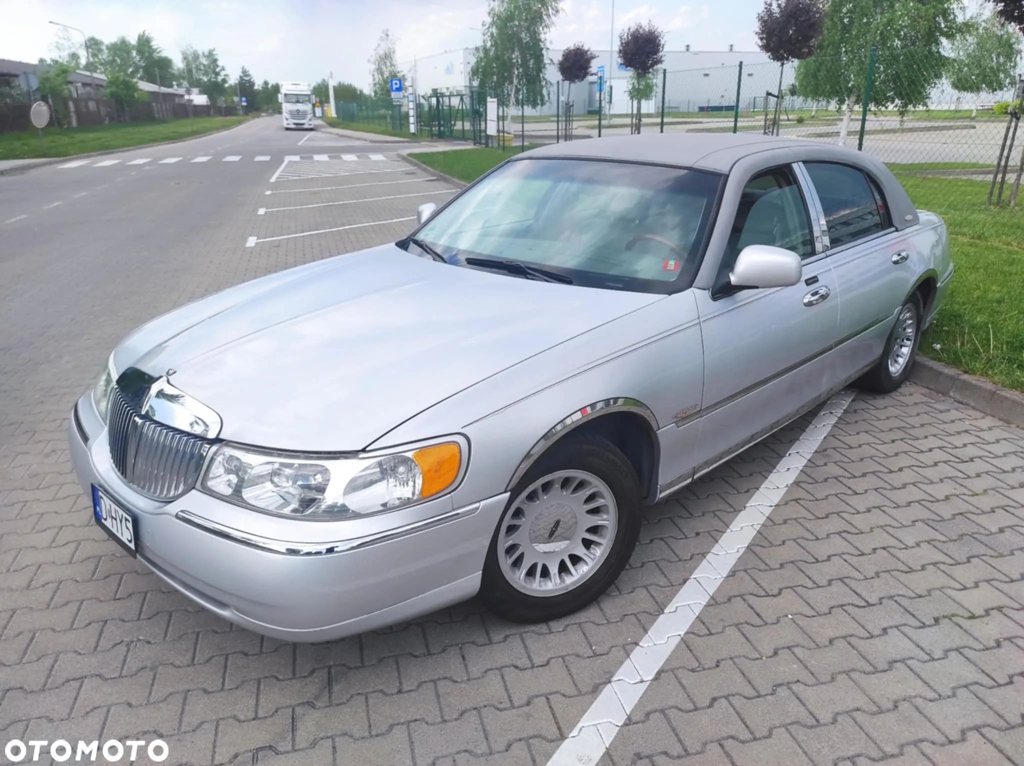 Lincoln Town Car - 1