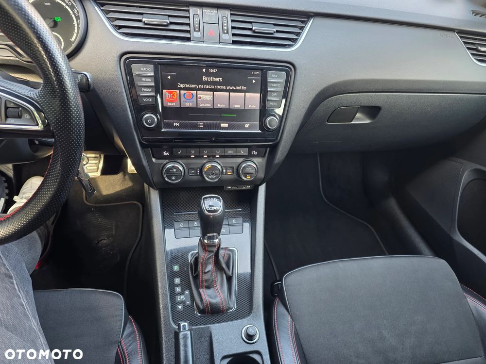 Skoda Octavia 2.0 TDI DSG RS - 23