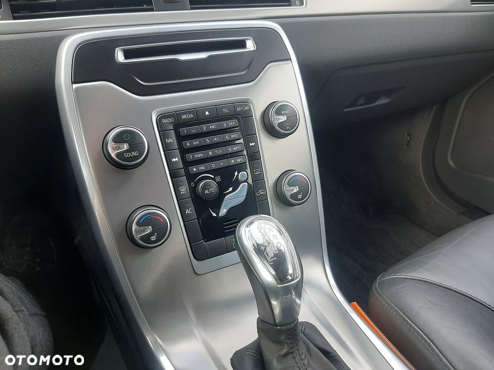 Volvo V70 D4 Geartronic Summum - 12