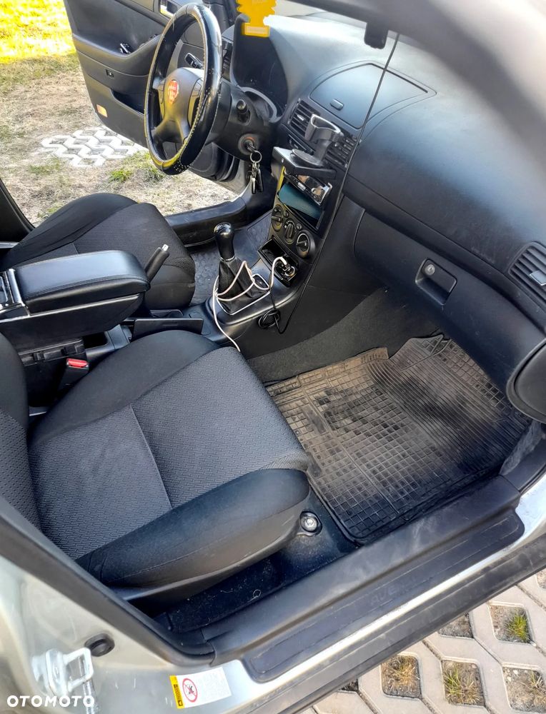 Toyota Avensis 1.8 VVT-i Luna - 20