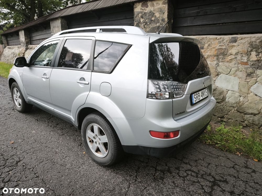 Mitsubishi Outlander - 4
