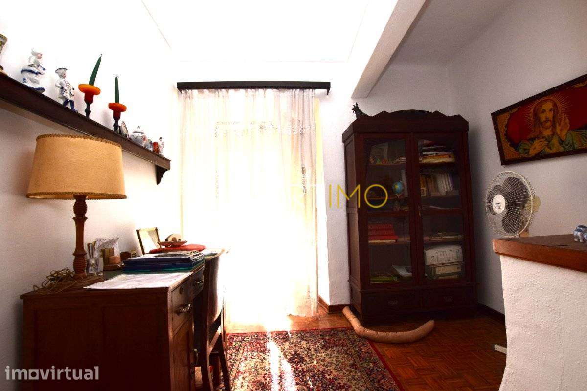 Prédio com 313,20 m2 em Gaveto, na Rua Principal da Vila de Redondo - Grande imagem: 3/33