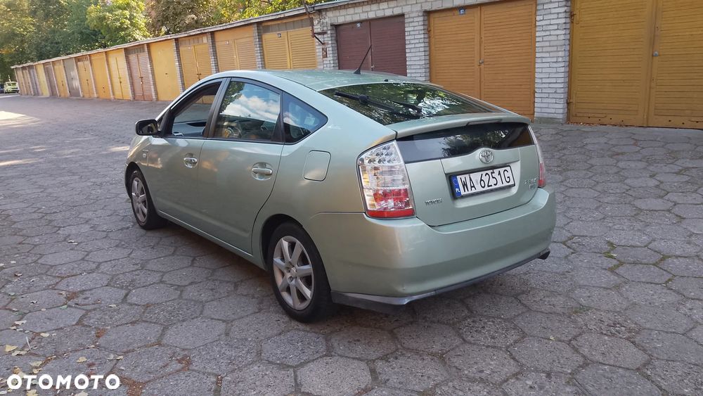 Toyota Prius (Hybrid) - 8