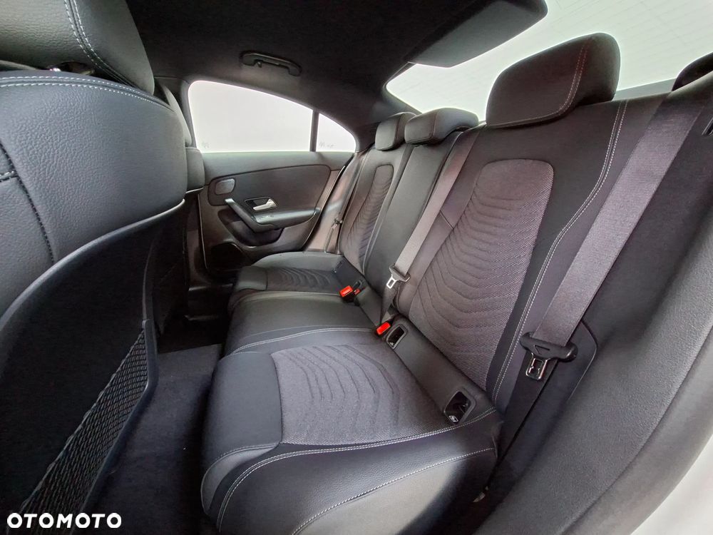 Mercedes-Benz CLA 200 7G-DCT - 10