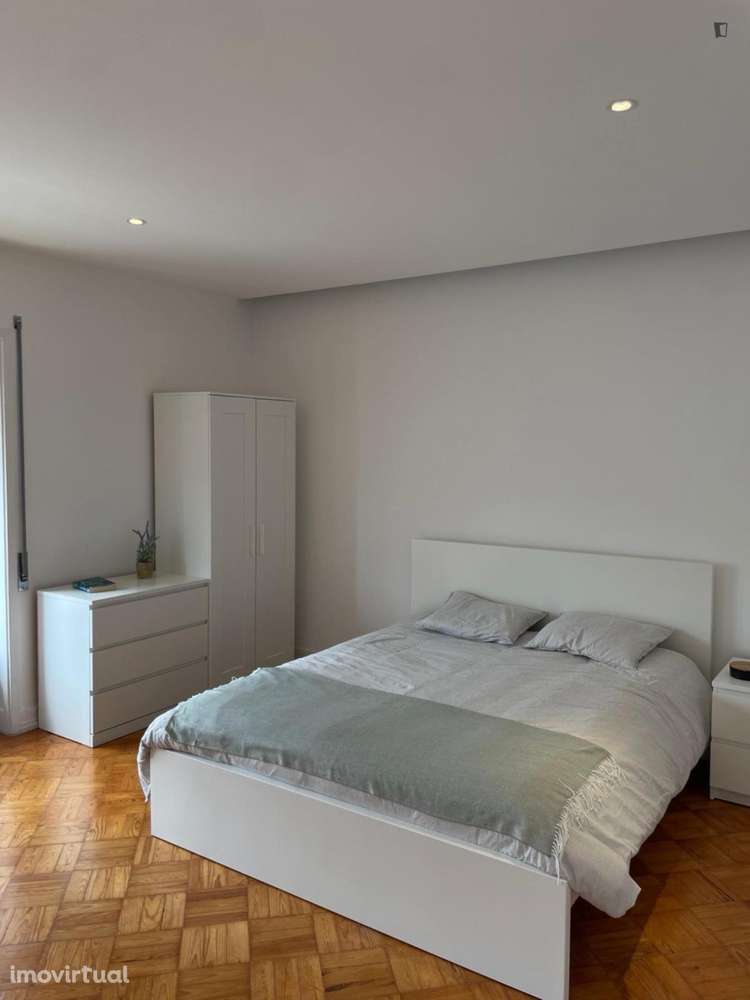 Quarto - localizado em Montes Claros Coimbra - Grande imagem: 2/8