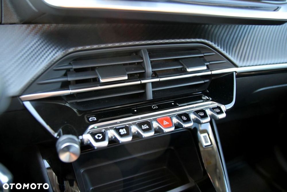 Peugeot 208 - 22