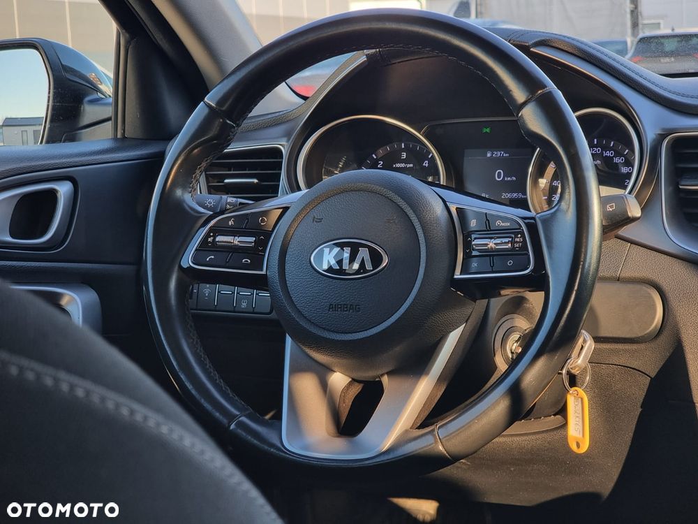Kia Ceed 1.6 CRDi SCR M - 17